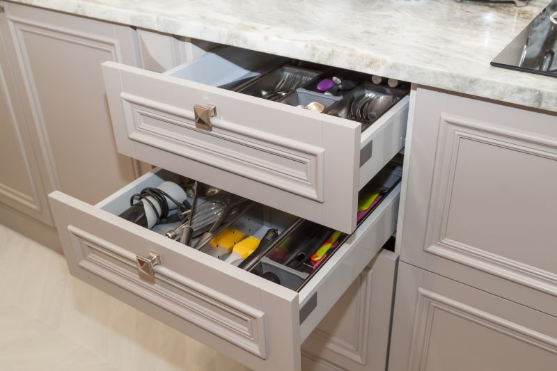 Drawer and Cabinet Hardware